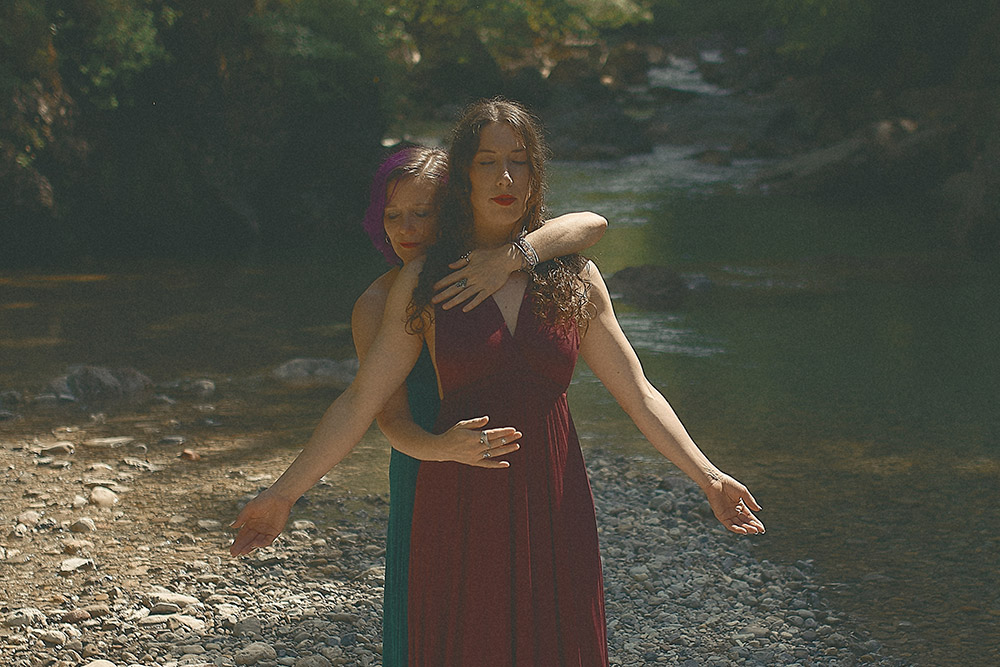Eros Tempelj – two people embracing beside a river